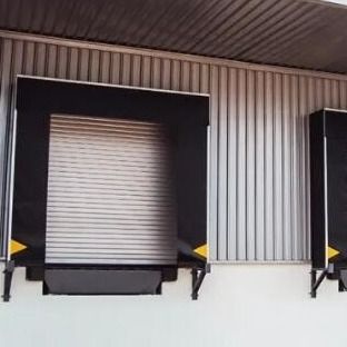 Η μηχανική αποβάθρα φόρτωσης προφυλάσσει το εισελκόμενο γαλβανισμένο πλαίσιο χάλυβα