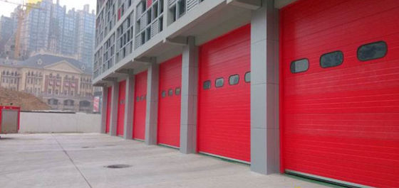 βιομηχανικό τμηματικό πορτών 3000x4000 επιτροπής 50mm σάντουιτς χάλυβα κόκκινου χρώματος ντυμένο αυτόματο