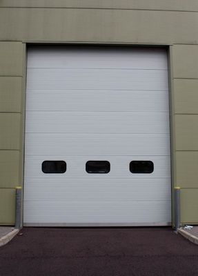 Εμπορικές επιφανειακές πόρτες για πυροσβεστικούς σταθμούς και πόρτες βιομηχανικών ανελκυστήρων