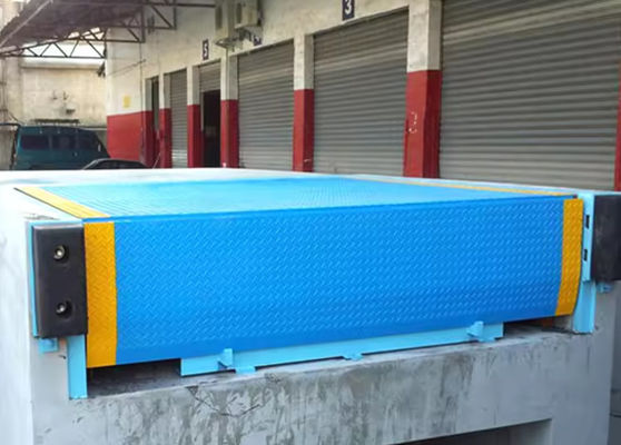 Μηχανολογικοί ισοπεδωτές πόρτας αποβάθρας Εργοστάσιο Αυτοματοποιημένη πλάκα αποβάθρας 25000-40000LBS Ασφαλής σχεδιασμός Ράμπα γέφυρα ισοπεδωτής αποβάθρας