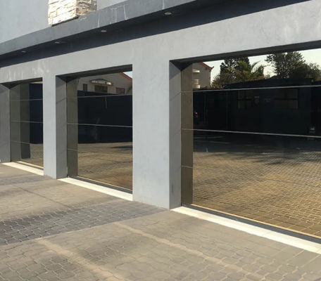 Προσαρμοσμένη εμπορική διπλή γυάλινη θύρα γκαράζ με στεγανότητα νερού κλάσης 3 και χειροκίνητη ή αυτόματη