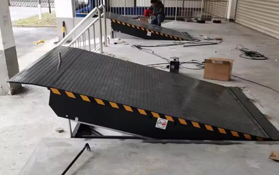 Υδραυλικοί Τόνοι Χωρητικότητας 8T /10T Αποθήκης Προσαρμόσιμο Μέγεθος Πλατφόρμας Εργαστηρίου Αυτόματη Πλάκα Αποβάθρας Εξομαλυντές Θυρών Αποβάθρας 25000-40000LBS Ασφαλής Σχεδιασμός