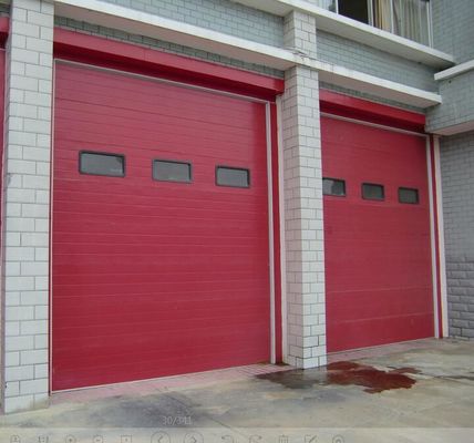 Βιομηχανικές τμηματικές πόρτες χρήσης πυροσβεστικών σταθμών, τμηματικός αυτόματος πορτών χάλυβα που διαμορφώνεται 