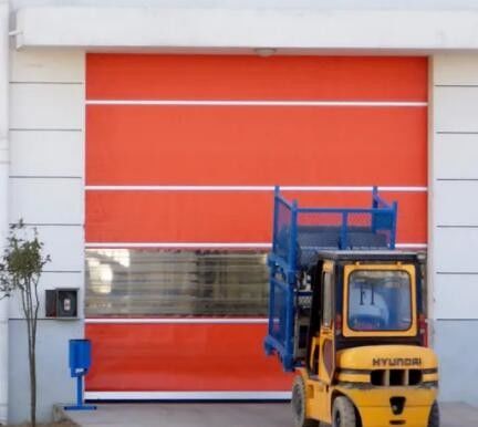Οι γρήγορες πόρτες κυλίνδρων PVC ανοξείδωτου για την καθαρή μηχανή παραθυρόφυλλων 220V αυτοματοποίησης δωματίων αποθηκών εμπορευμάτων και εργαστηρίων λειτουργούν