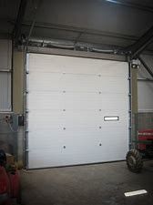 Βιομηχανικές μονωμένες τμηματικές πόρτες για το σπίτι 40mm υπερυψωμένο επίστρωμα σκονών επιτροπής