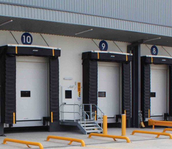 Εύκολη εγκατάσταση PVC Dock Door Shelter παρέχοντας προστασία από τα στοιχεία προσαρμοσμένη βιομηχανική
